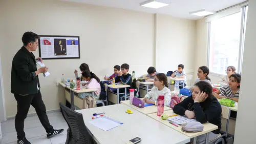 Buca'da 200 Öğrenciye Ücretsiz Eğitim Desteği Sağlanıyor