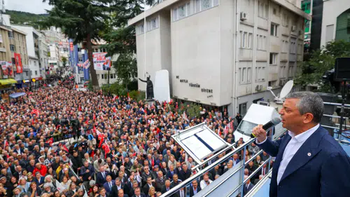 Özgür Özel: Hopa'da hesap soracağız, emeklilerin yüzünü güldüreceğiz