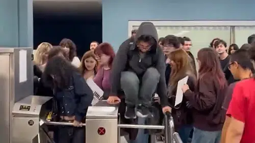 Boğaziçi’nde yemek zammı protestosu: Kampüse çok sayıda polis sevk edildi