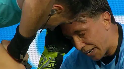 Muslera Korkuttu! Maçta Fenalaşarak Kendini Yere Bıraktı