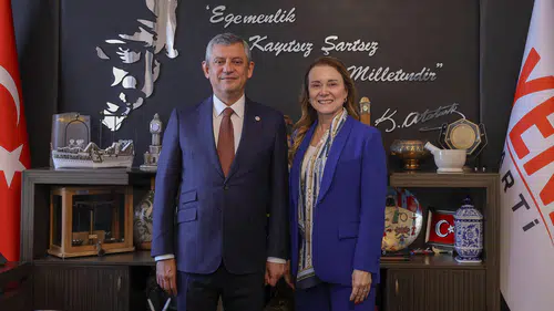 Konak Belediye Başkanı Nilüfer Çınarlı Mutlu, Özgür Özel’i TBMM’de ziyaret etti, projeleri paylaştı