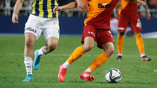 Galatasaray-Fenerbahçe Derbisi Bu Akşam 21.30'da! Hangi Kanalda Yayınlanacak?