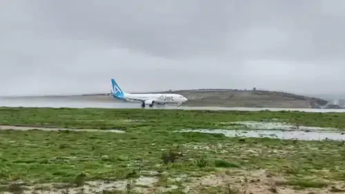 Antalya'da Şiddetli Yağış Uçak Seferlerini Vurdu! İniş Yapamayan Uçaklar Başka Havalimanlarına Yönlendirildi