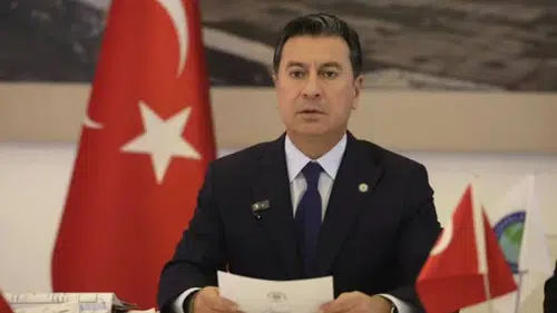 Muğla Büyükşehir Başkanı Ahmet Aras, CHP'den istifa etti