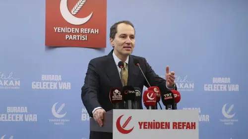 Fatih Erbakan'dan Azerbaycan'daki başörtüsü yasaklarına sert tepki!