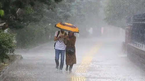 AKOM ve Meteoroloji saat verdi: İstanbul dahil 11 ilde fırtına ve kuvvetli sağanak alarmı