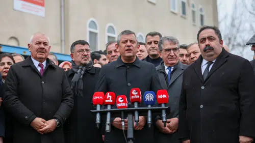 CHP lideri Özgür Özel: Deprem konutlarından para almaya son verilsin