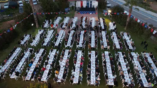 Güzelbahçe'de İftar Programında Cemil Tugay Birlik ve Dayanışma Vurgusu: "Zorlukları Birlikte Aşarız"