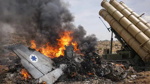İran, İsrail F-16 uçağını hava savunma sistemleriyle düşürdüğünü iddia etti