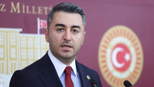 Fatih’te çöken binalar Meclis gündeminde: Cem Avşar’dan Bakan Kurum’a peş peşe sorular