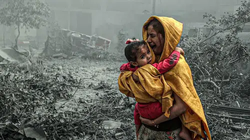 İsrail'in Gazze'ye saldırılarında sağlık sistemini yok etmesi kadınlara ve kız çocuklara çok boyutlu zarar veriyor