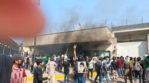 Hameney'in ölümü sonrası Pakistan'da ABD Konsolosluğu önünde patlama: En az 6 kişi öldü