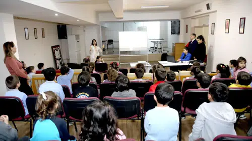 Bayraklı'da 2 bin 200 çocuğa el hijyeni eğitimleriyle sağlık bilinci aşılanıyor