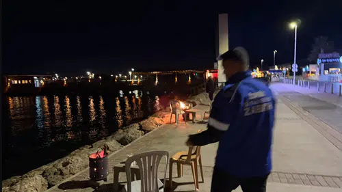 İzmir İnciraltı sahilinde “ateş parası” denetimi: Seyyar satıcılara zabıta müdahalesi