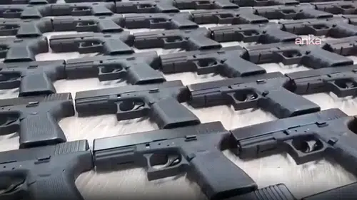 İstanbul ve Adana’da silah operasyonu: 1107 ruhsatsız tabanca ele geçirildi, 5 şüpheli yakalandı