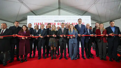 Konak Belediyesi Ferdi Zeyrek Gençlik Merkezi açıldı: Gençlerin yeni buluşma noktası hizmete girdi