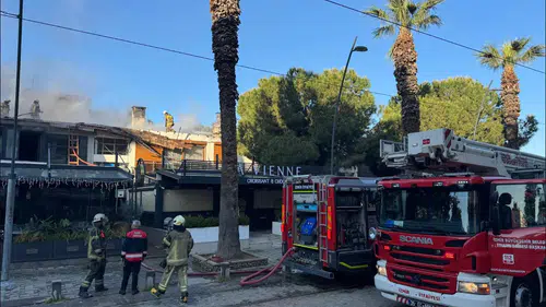 İzmir Karşıyaka’da restoran yangını paniği: Alevler bitişikteki eve sıçradı