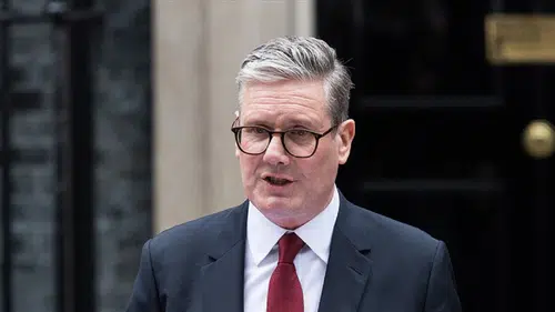 Keir Starmer’dan sosyal medya devlerine sert çağrı: “Çocukların güvenliği için ne gerekiyorsa yapacağım