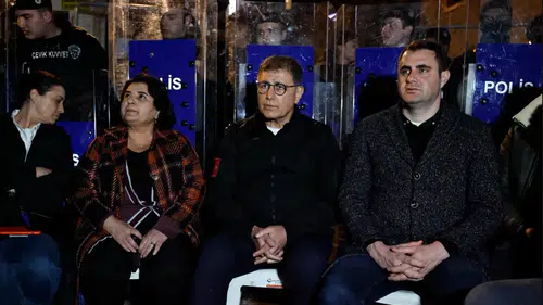 Cemil Tugay’dan Meslek Fabrikası nöbetinde kararlılık mesajı: “Gerekirse tek başıma da devam edeceğim”