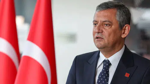 Özgür Özel’den Sırrı Süreyya Önder Mesajı: “Mücadelesini Unutmayacağız”