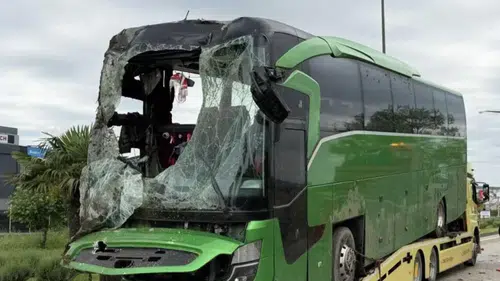 Çanakkale Biga’da tur otobüsü tarlaya devrildi: 46 kişi yaralandı