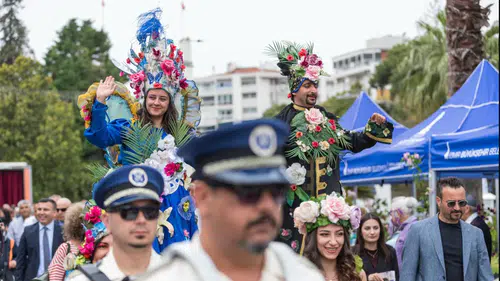 Kültürpark çiçek açtı: İzmir Balkon-Bahçe Bitkileri Festivali başladı
