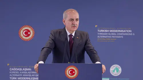 Numan Kurtulmuş’tan Demokrasi Mesajı: “Demokrasiyi Göz Bebeğimiz Gibi Korumalıyız”