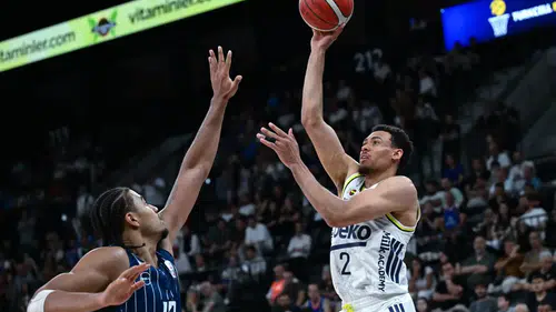 Fenerbahçe Beko Uzatmalarda Güldü! Anadolu Efes’i Eleyerek Finale Yükseldi
