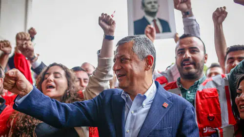 Özgür Özel’den Lüleburgaz’da sert mesajlar: “Millete diz çöktüremezsiniz”