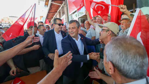 Özgür Özel Tire’de konuştu: “Yenilgiyi arkada bırakanların partisindeyim”