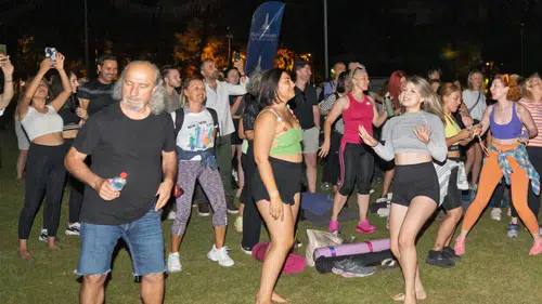 İzmir Yoga Festivali renkli görüntülerle başladı, gün batımında yoga keyfi yaşandı
