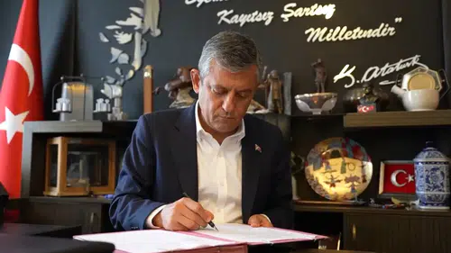İki Cephede Mücadele Planı: CHP İçi Muhalefetten Yeni Parti Kararı!