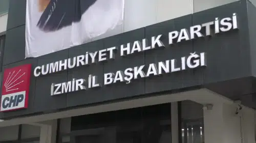 İzmir CHP’de istifa dalgası: 3 belediye başkanı ve 10 ilçeden Yeni Parti kararı