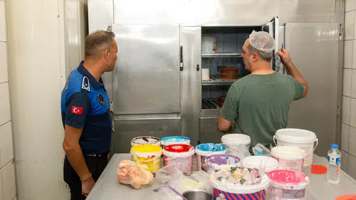 Mersin'de Pasta ve Dondurma Denetimleri: Hijyen Kurallarına Uymayan İşletmeye Ceza