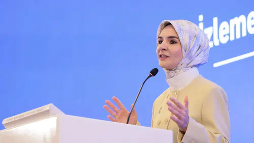 Bakan Mahinur Özdemir Göktaş’tan Salah mesajı: İnşallah Beşiktaş’a gelir, şampiyon oluruz