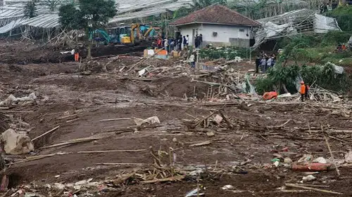 Endonezya'nın Flores Adası'nda 7,7 büyüklüğünde deprem, 14 ölü, çok sayıda yaralı var