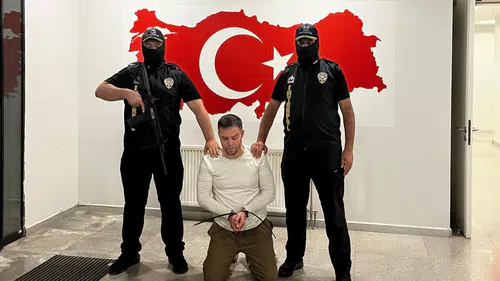 Suç örgütü elebaşı Serkan Kurtuluş, Arjantin'de yakalanarak Türkiye'ye getirildi