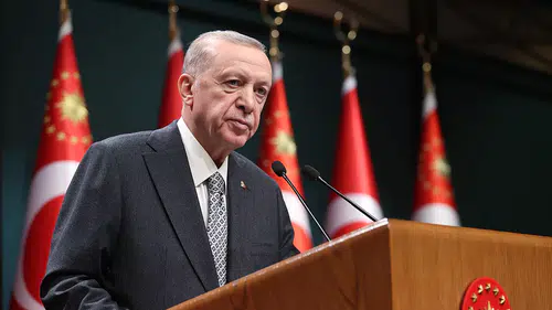 CUMHURBAŞKANI ERDOĞAN: "TÜRKİYE'Yİ KÖKSÜZ VE RUHSUZ HALE GETİRME PROJELERİNİ KABUL ETMİYORUZ"