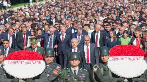 CHP’nin 103. kuruluş yıl dönümünde Anıtkabir’e yoğun katılım