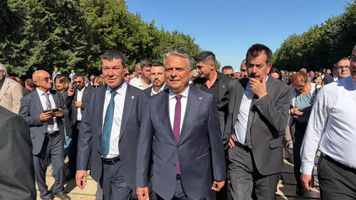 Başkan Ümit Uysal, CHP’nin 103’üncü yılında Aslanlı Yol’da