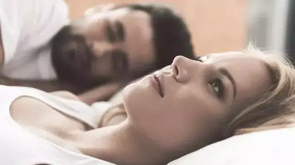 Erkeklerin Aldattığını Gösteren 10 İşaret