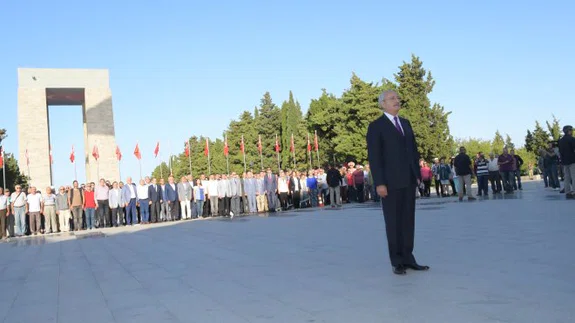 Kılıçdaroğlu Çanakkale Şehitlerini Ziyaret Etti