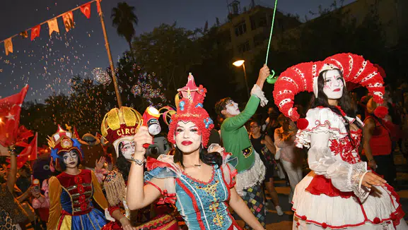 11. Uluslararası Kaleiçi Old Town Festivali Renki Karelere Sahne Oldu