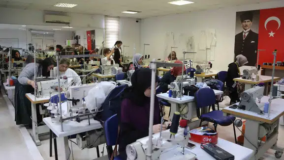 Kadınların İstihdamına Destek: Çankaya Belediyesi Sertifikalı Kurslarla Üretime Katkı Sunuyor