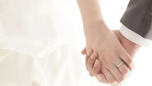 Evlenecek gençlere faizsiz kredi desteği: Başvuru şartları ve indirim fırsatları açıklandı