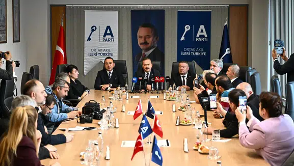 Yavuz Ağıralioğlu Çorum’da Konuştu: “Türkiye’nin Parti Kavgasına Değil, Plana İhtiyacı Var”