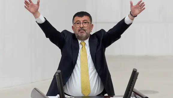 Veli Ağbaba’dan aşağılık iddialara sert yanıt: “Bu ahlaksızlık, bu namussuzluk, bu şerefsizlik, bu alçaklıktır!”