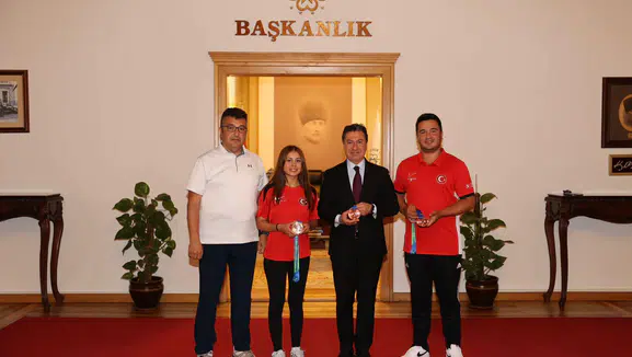 Muğlalı okçulardan Çin’de tarihi başarı: Türkiye’ye 2 altın, 1 gümüş madalya