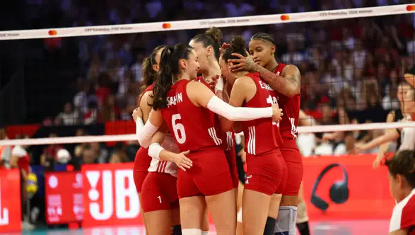 Rahmi Koç'tan Filenin Sultanları'na Büyük Prim İddiası! 16 Voleybolcuya 1'er Milyon Dolar
