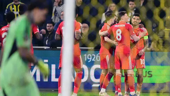 Fenerbahçe, UEFA Avrupa Ligi play-off'unda Nottingham Forest'a 3-0 mağlup oldu